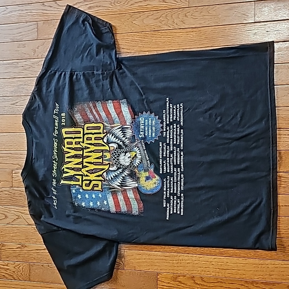 Lynyrd Skynyrd Farewell Tour 2018 T-shirt.  Size L
